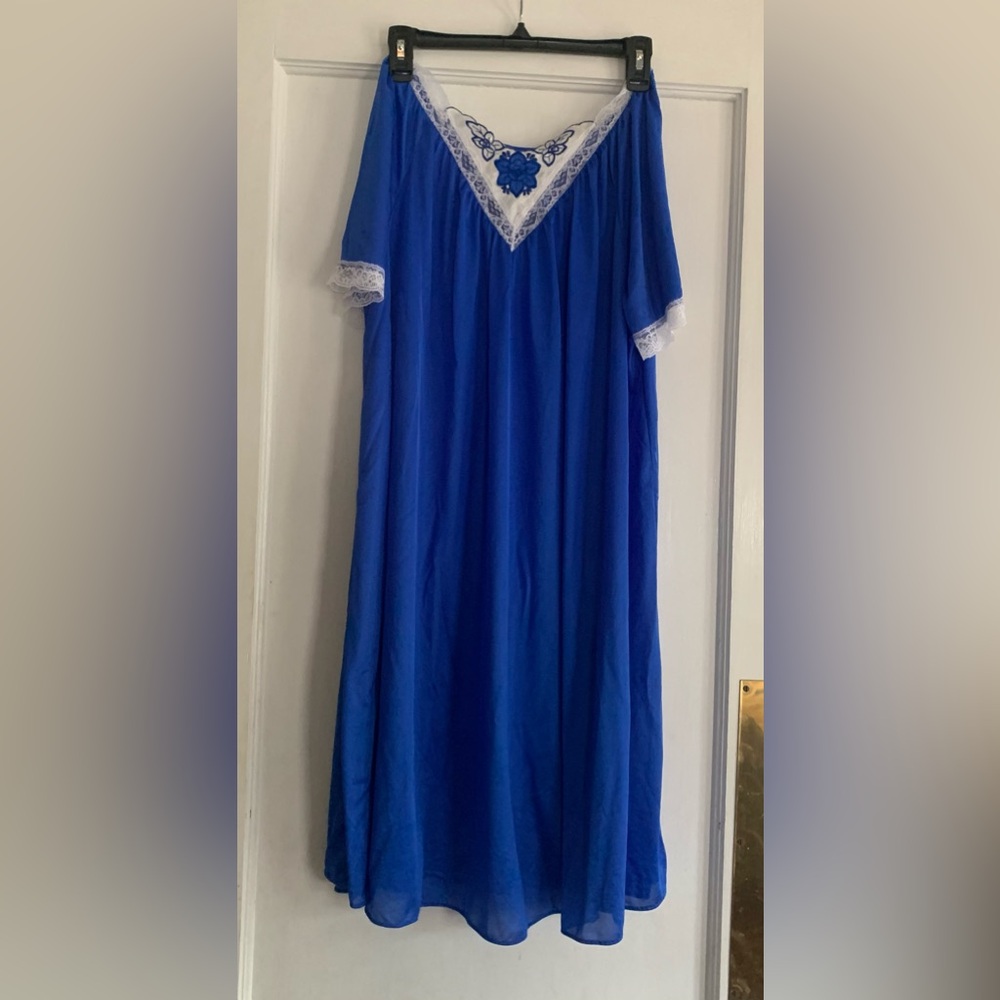 Elegant Blue Nightgown with Lace Trim Vtg Coffeetime JC Penney 8-18